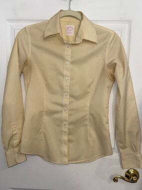 Brooks Brothers Tailored Fit Non Iron Stretch Yellow & White Striped Button Up 2